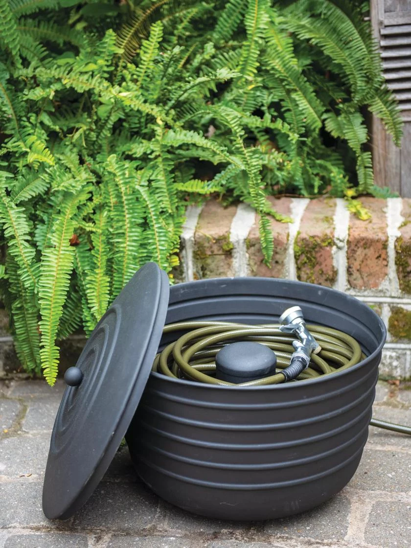 Matte Black Ribbed Hose Pot With Lid 1 Matte Black Ribbed Hose Pot With Lid